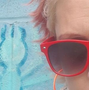 Meet your Posher, Kaya